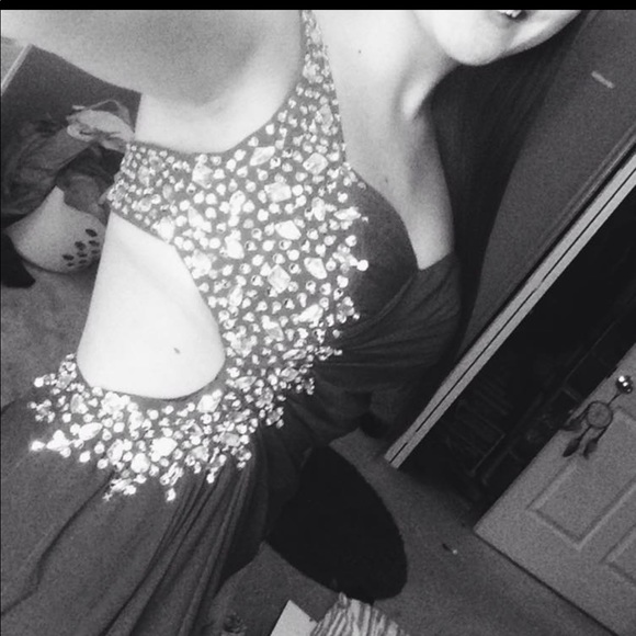 gorgeous red prom dress - Picture 5 of 5